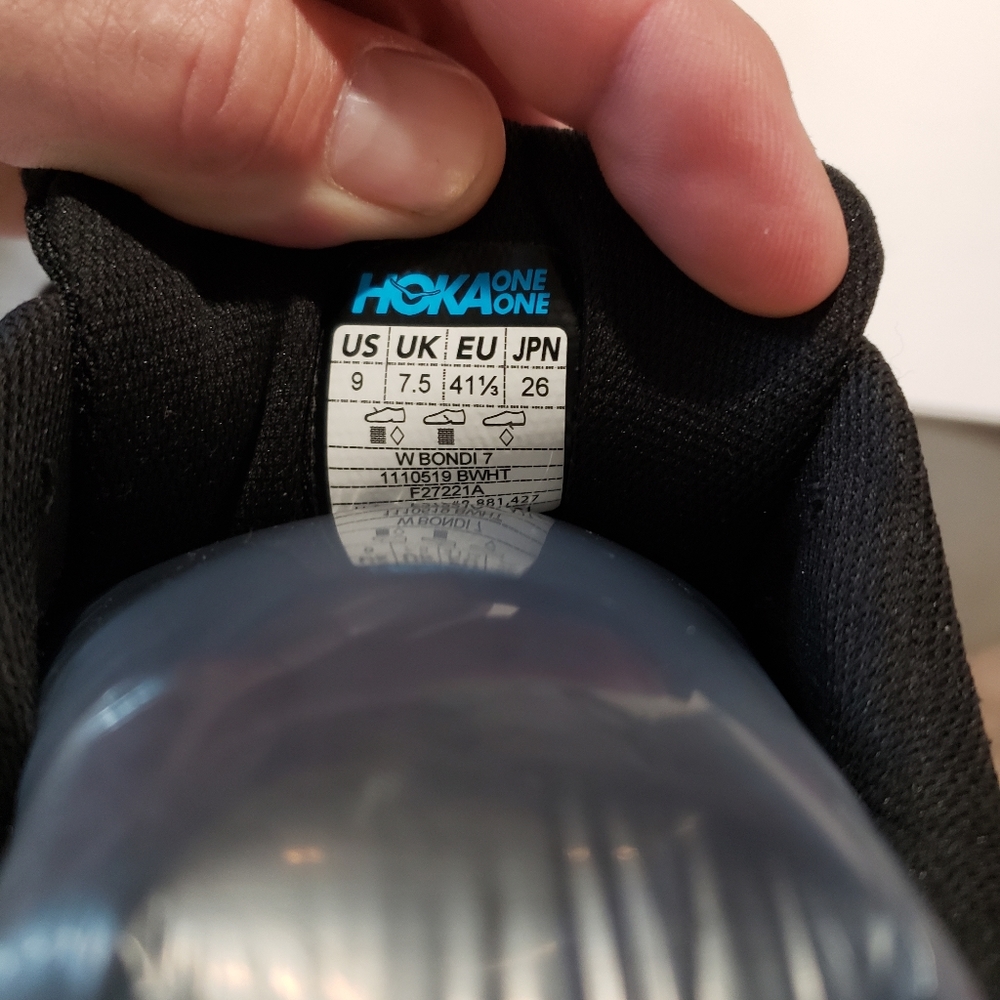 Hoka Bondi 7 Black and White Running Shoes - W 9 - Picture 3 of 8